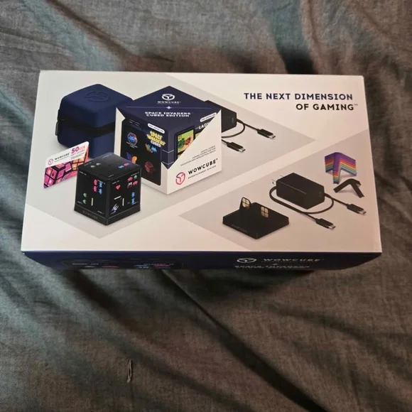 WowCube Space Invaders Cubed Edition - Picture 2 of 4